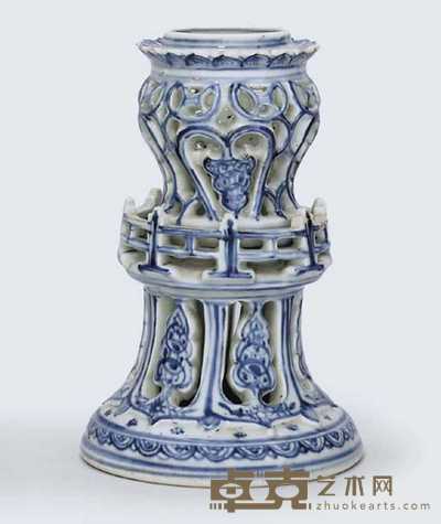 ZHENGDE (1506-21) A RARE LATE MING BLUE AND WHITE PIERCED STAND 